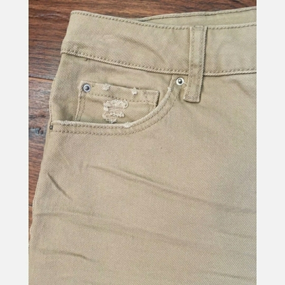 Time and Tru Kakhi Jean Pants Mid-Rise Relaxed Women's Size Inseam 23 Distressed - Picture 11 of 13